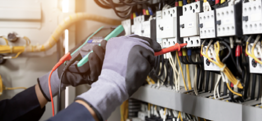 Seguridad en distribución eléctrica: Reglas de oro y equipo de protección